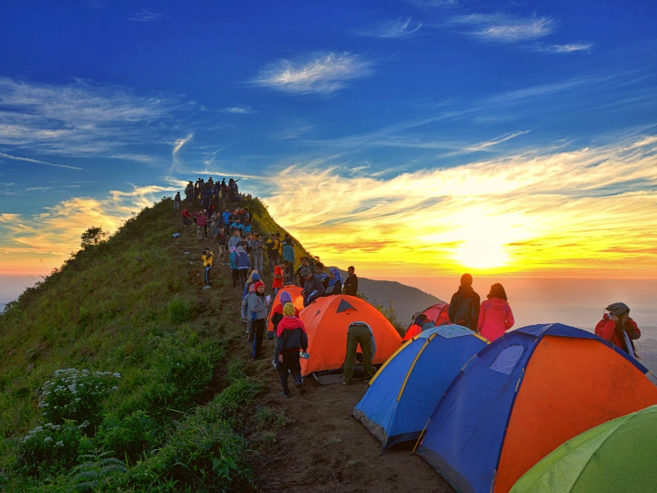 7 Gunung Ramah Pemula yang Wajib Anda Taklukkan