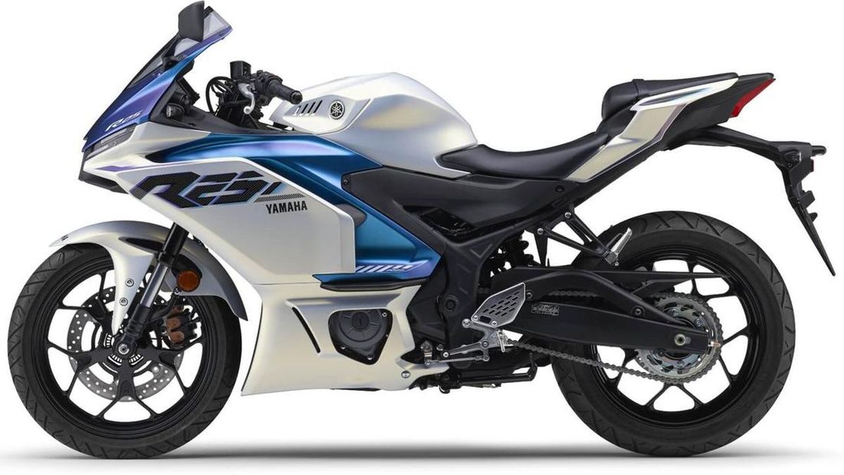 Yamaha R25 Terbaru Hadir dengan Warna Cybercity: Tampilan Futuristik yang Memukau